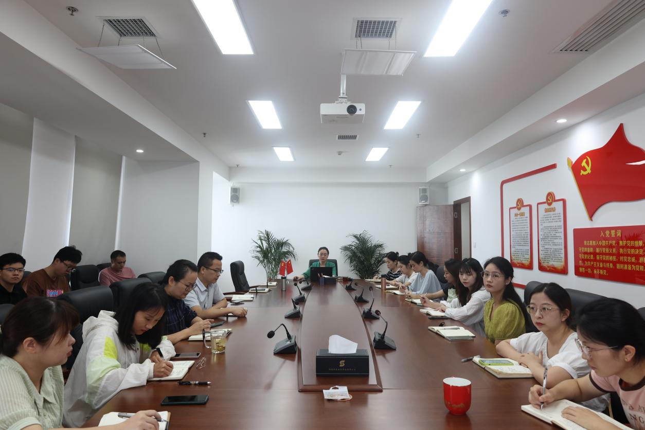 中共湖南省破而後(hòu)立貿易有限公司支部委員會(huì)召開(kāi)新黨章學(xué)習及動員大會(huì)